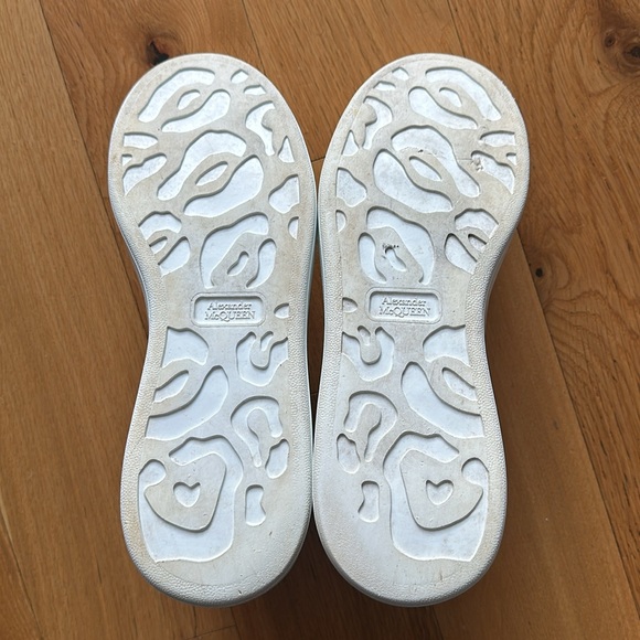 Men's Oversized Sneaker - White - Size 11. - Picture 6 of 7